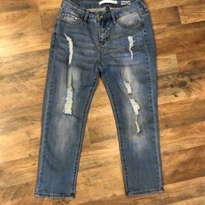 Skinny Capri Size 6 distressed but no holes!